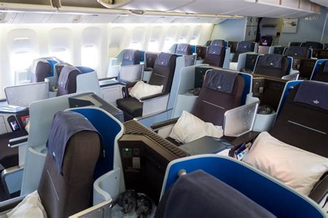 klm boeing 777 business class|klm 777 200 business class.